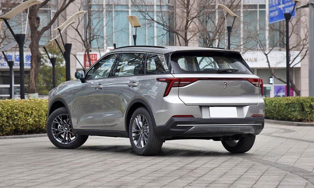 FAW Bestune T55 вид сзади